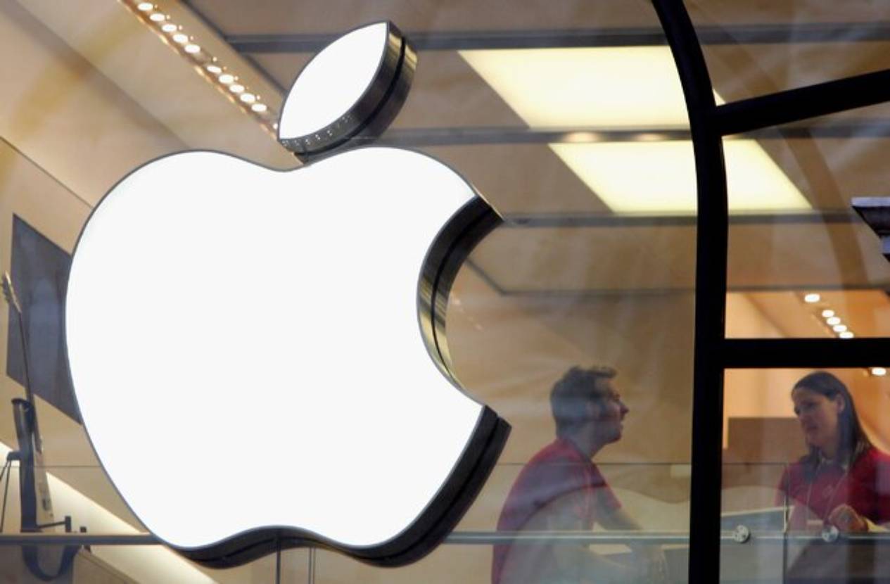 Apple loses $1 trillion one year